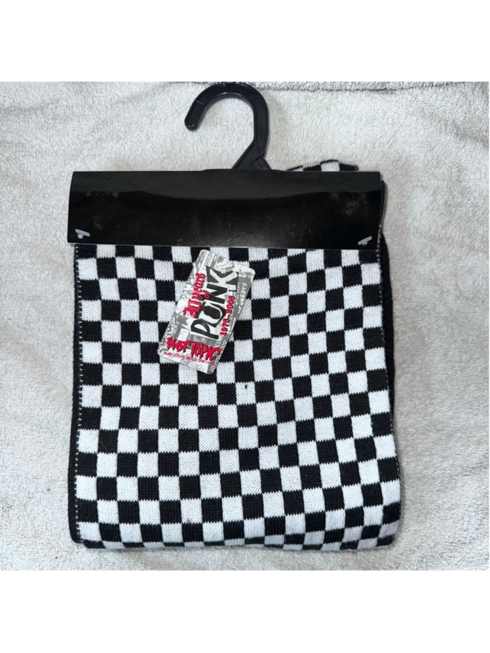 NOS Vintage 2000s Hot Topic Black/White Checkered Skull Crossbones Knitted Scarf
